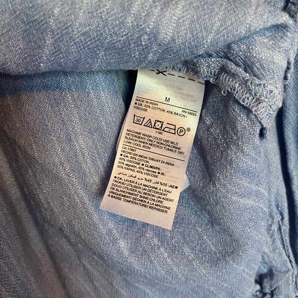 Old Navy Women’s Half Button Down Shirt Blouse Lightweight Blue Denim Medium M - Picture 4 of 5